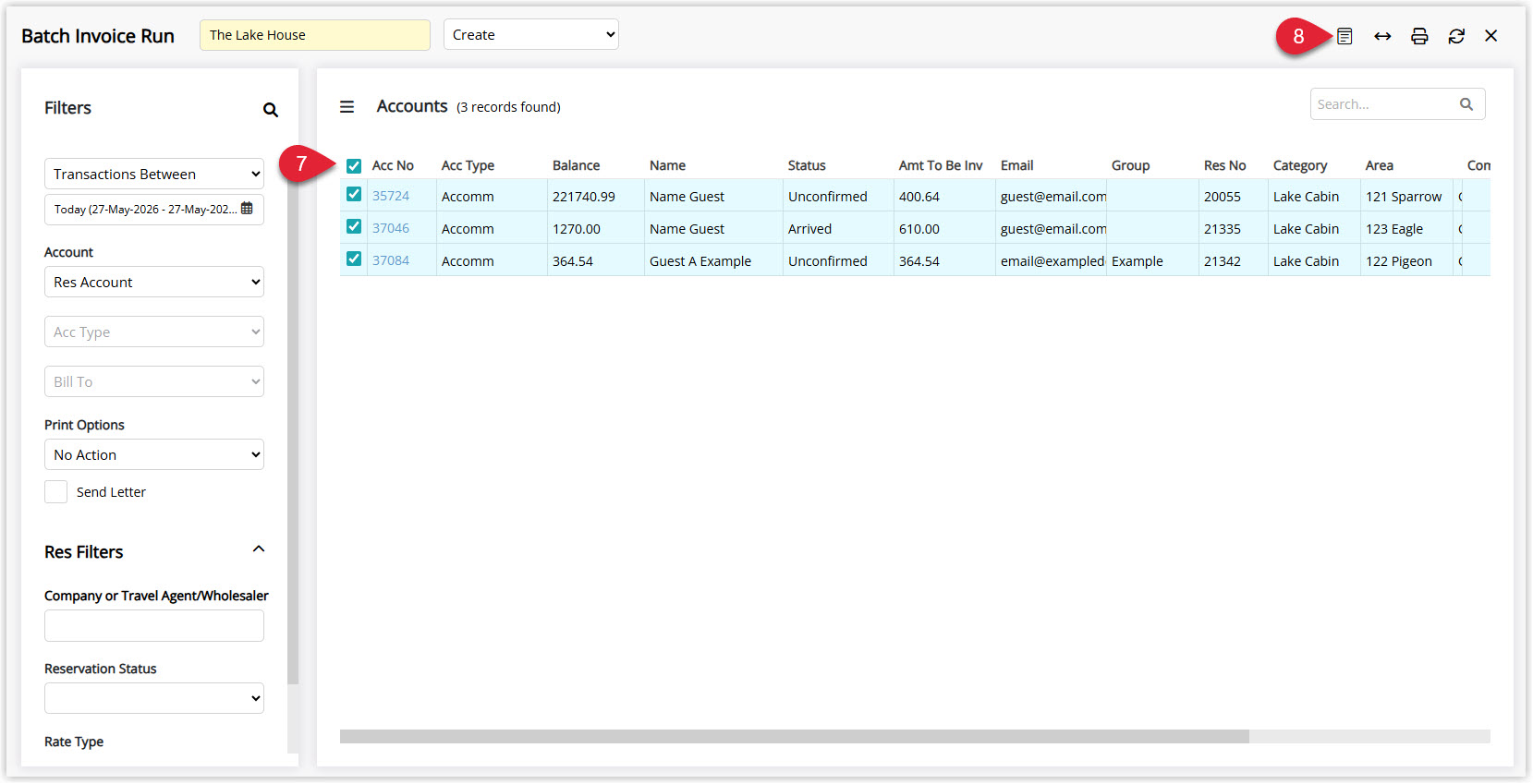 Annotated screenshot of the Batch Invoice Run screen in RMS showing the filtered accounts list with checkboxes and the create invoices icon